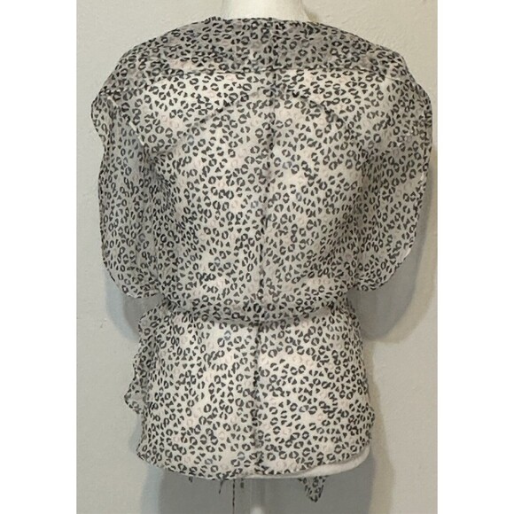 Diane Von Furstenberg  Women Size 2 Animal Print Silk Blouse Boho Quiet Luxury - Picture 7 of 14